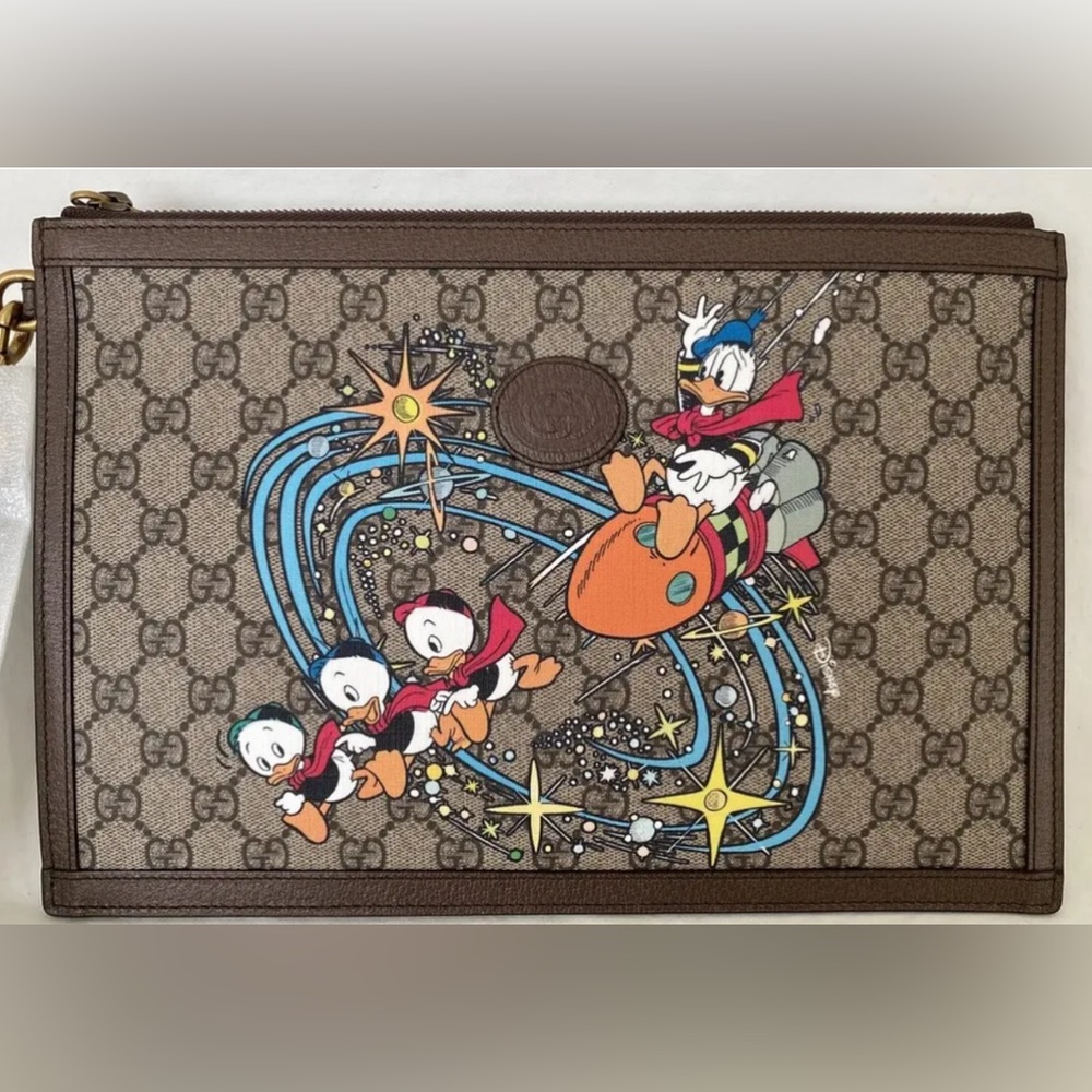 Disney x GUCCI BRAND NEW DONALD DUCK WRISTLET CLUTCH LOGO BAG Retired RARE - Picture 2 of 15